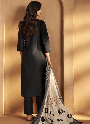Women black cotton calf-length kurta with pant & cream chanderi printed dupatta 2
