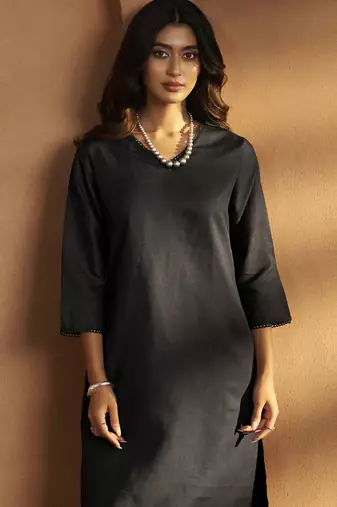 Women black cotton calf-length kurta with pant & cream chanderi printed dupatta