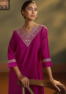 Women pink cotton blend embroidered straight kurta with pant & organza jacquard printed dupatta 4