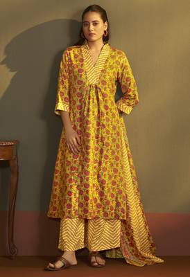 Women   s yellow cotton blend printed flared kurta with printed pant & chanderi printed dupatta 3