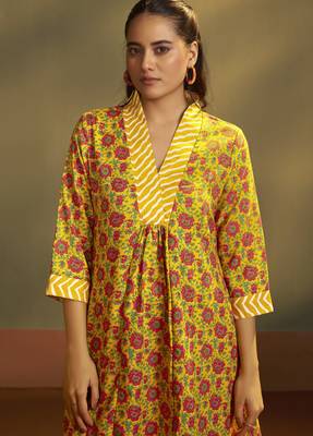 Women   s yellow cotton blend printed flared kurta with printed pant & chanderi printed dupatta 4