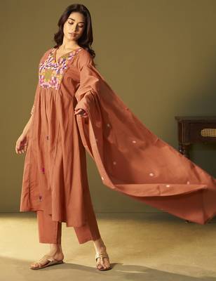 Women's orange pure cotton embroidered kurta set with dupatta 3
