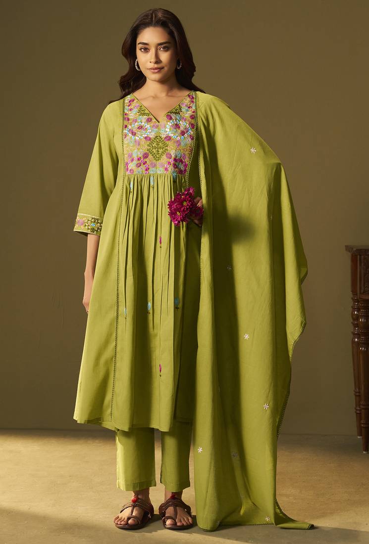 Women's green pure cotton embroidered kurta set with dupatta