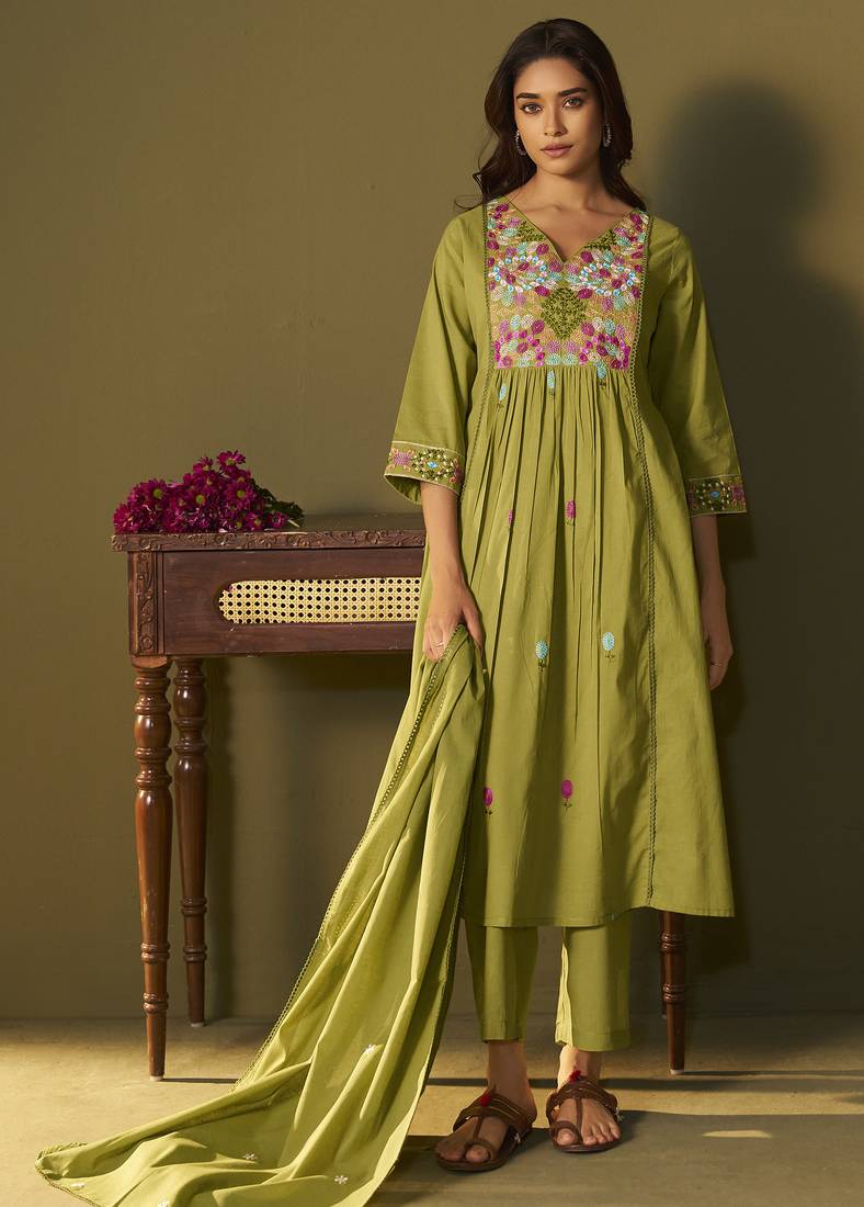 Women's green pure cotton embroidered kurta set with dupatta