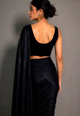 Black beads work shiny georgette partywear saree with full of beads work blouse fabric. 4