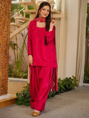 Rani pink silk crepe beautiful plain with printed dupatta kurta patiala set 1