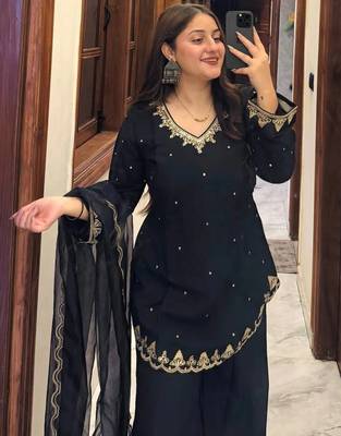 Black silk crepe heavy thread embroidery work kurta palazzo set 1