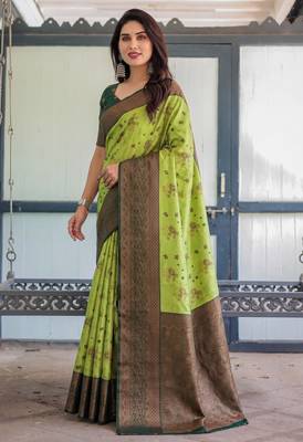 Lemon green silk blend banarasi saree with unstitched blouse piece 2