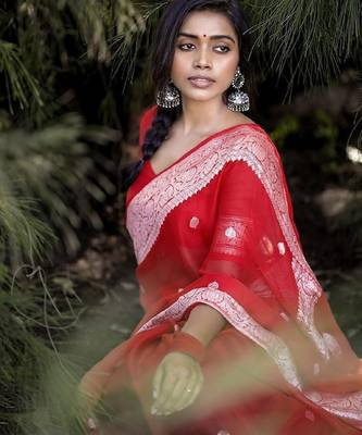 Red cotton spun saree with unstitched blousea piece 3