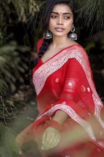 Red cotton spun saree with unstitched blousea piece