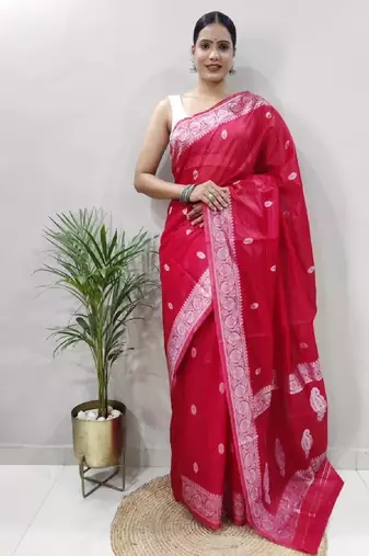 Red cotton spun saree with unstitched blousea piece