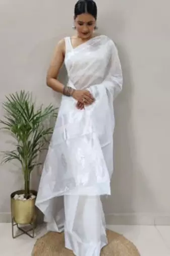 White cotton spun saree with unstitched blousea piece