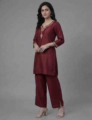 Maroon embroidered rayon kurta set 1