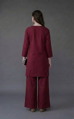 Maroon embroidered rayon kurta set 2