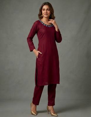 Maroon embroidered rayon kurta set 3