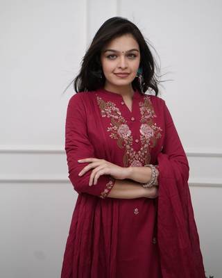 maroon rayon slub embroidered kurta set with dupatta 4
