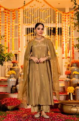 olive gold chanderi silk blend embroidered kurta set with organza dupatta 1