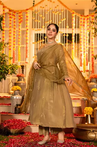 olive gold chanderi silk blend embroidered kurta set with organza dupatta