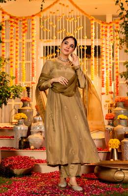 olive gold chanderi silk blend embroidered kurta set with organza dupatta 4