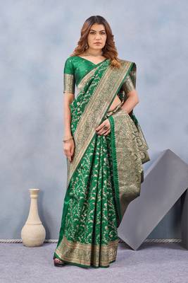 Green silk blend banarasi saree with unstitched blouse piece 5