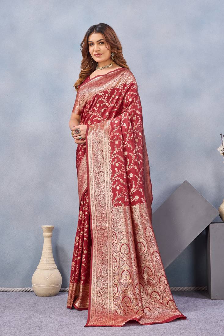 Red silk blend banarasi saree with unstitched blouse piece