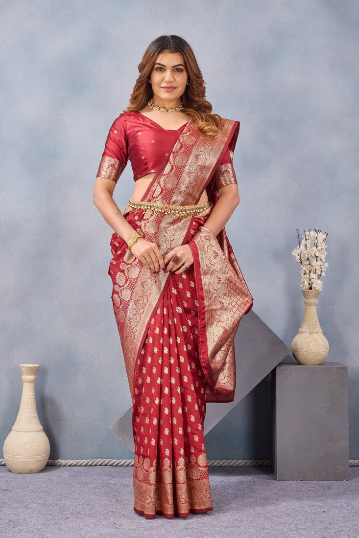 Red silk blend banarasi saree with unstitched blouse piece