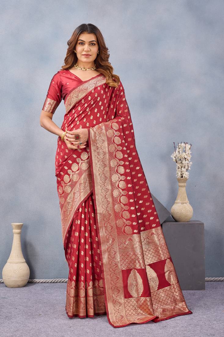 Red silk blend banarasi saree with unstitched blouse piece
