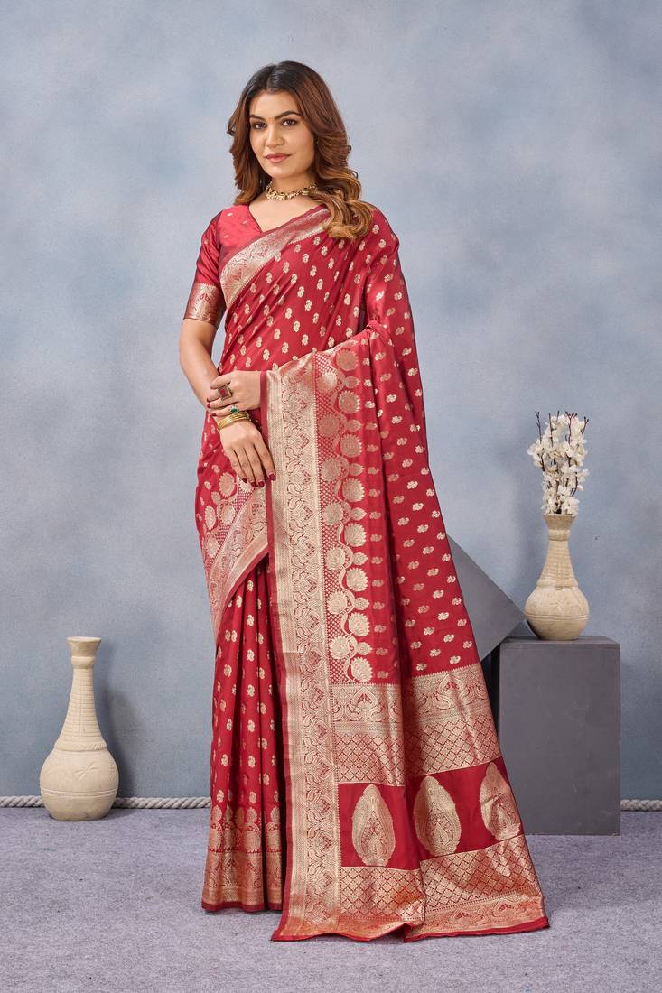 Red silk blend banarasi saree with unstitched blouse piece