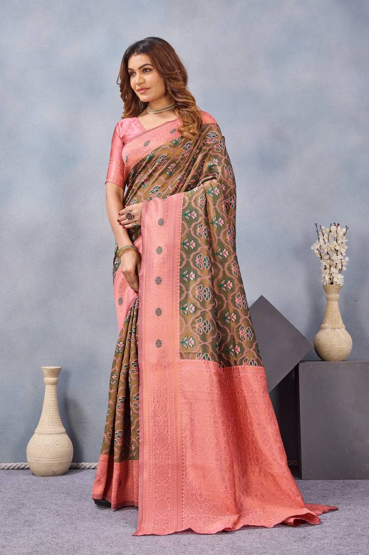 Green pink silk blend banarasi saree with unstitched blouse piece