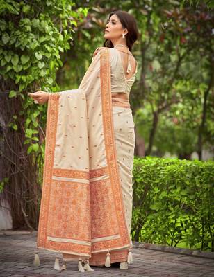 creamy beige saree with heavy jacquard work saree with blouse piece 2
