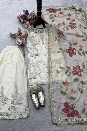 Off-white embroidered suit set