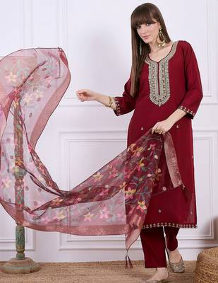 Floral embroidered silk blend blend v neck kurta trouser & dupatta set 3