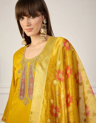 Floral embroidered silk blend blend v neck kurta trouser & dupatta set 3