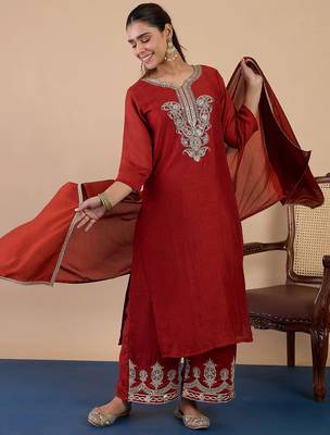 Floral embroidered silk blend blend v neck kurta trouser & dupatta set 4