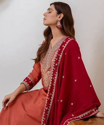 Floral embroidered chinon v neck kurta trouser & dupatta set 4