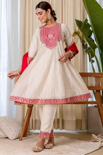 Floral embroidered chanderi silk round neck kurta trouser & dupatta set