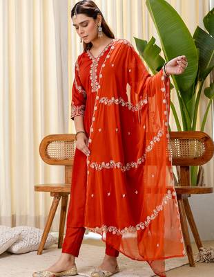 Floral embroidered muslin v neck kurta trouser & dupatta set 1
