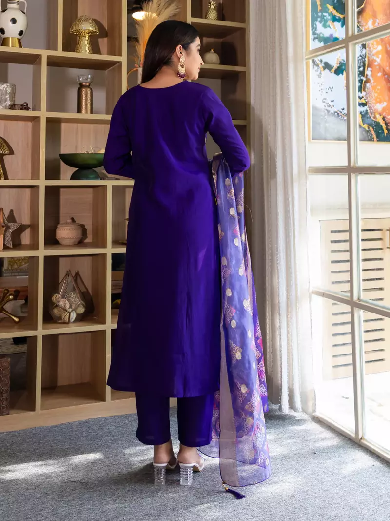 Floral embroidered silk blend v neck kurta trouser & dupatta set