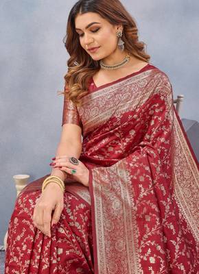 Red silk blend banarasi saree with unstitched blouse piece 6