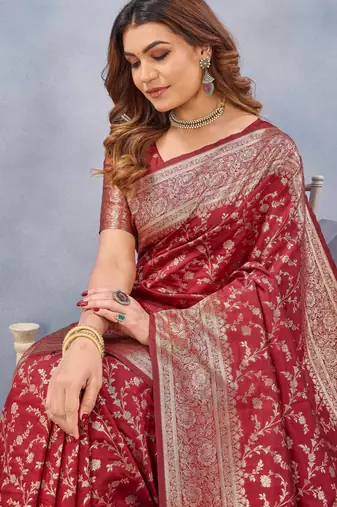 Red silk blend banarasi saree with unstitched blouse piece