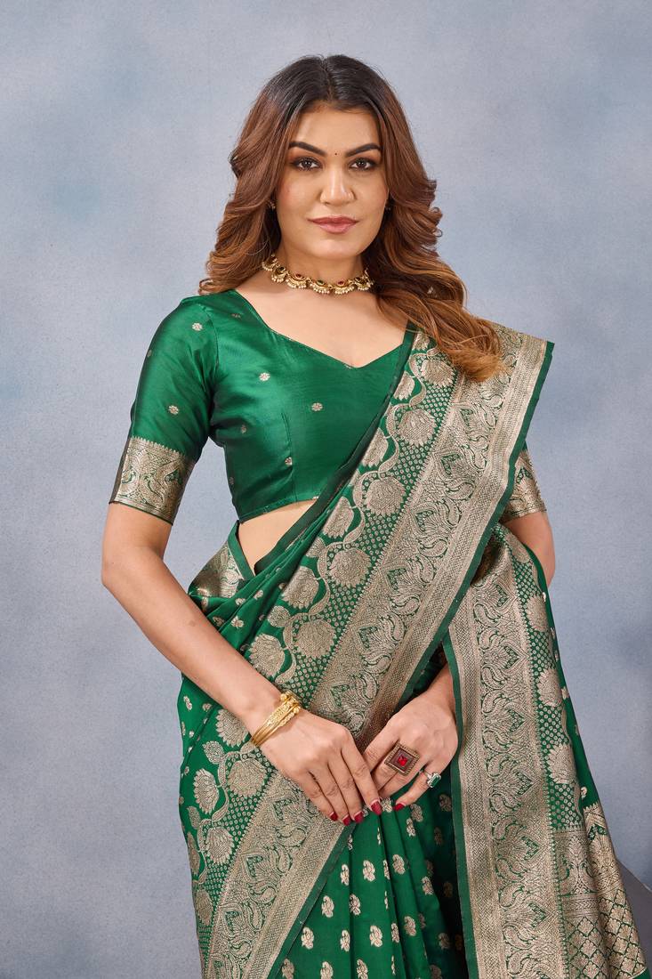 Green silk blend banarasi saree with unstitched blouse piece