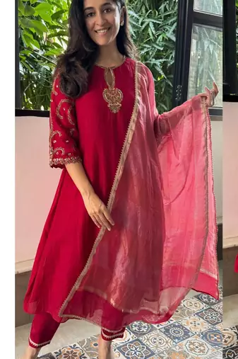  rani pink sequinned embroidered pv chanderi kurta pant dupatta set