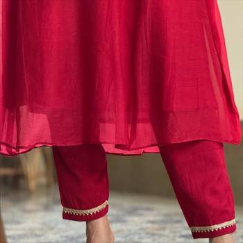  rani pink sequinned embroidered pv chanderi kurta pant dupatta set 4