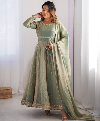  fandy silk embroidered suit set with dupatta 1