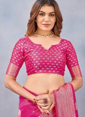 Pink silk blend banarasi saree with unstitched blouse piece 7