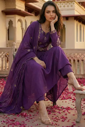 purple chanderi silk blend embroidered kurta pant with organza dupatta