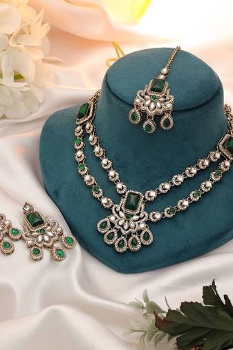 Green color kundan necklace set