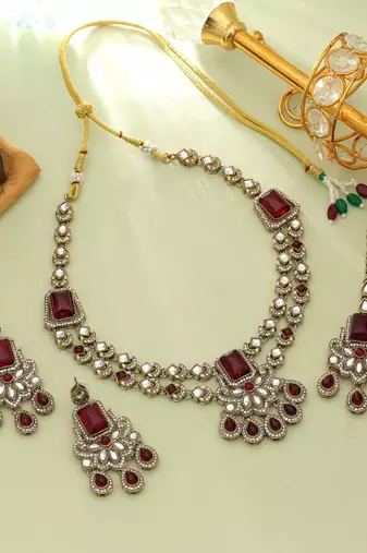 Red color kundan necklace set