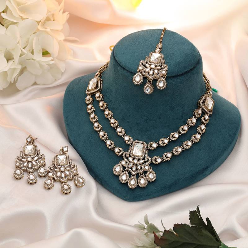 White color kundan necklace set