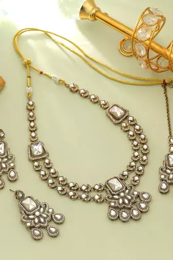 White color kundan necklace set